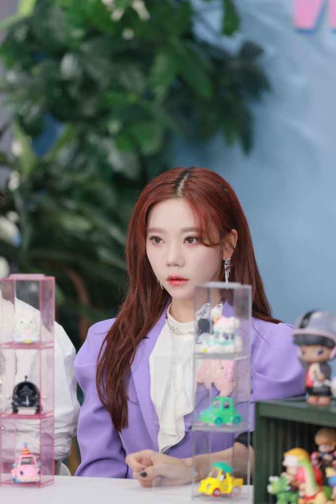 张紫宁紫色系童趣写真 可爱嘟嘴萌萌哒超甜