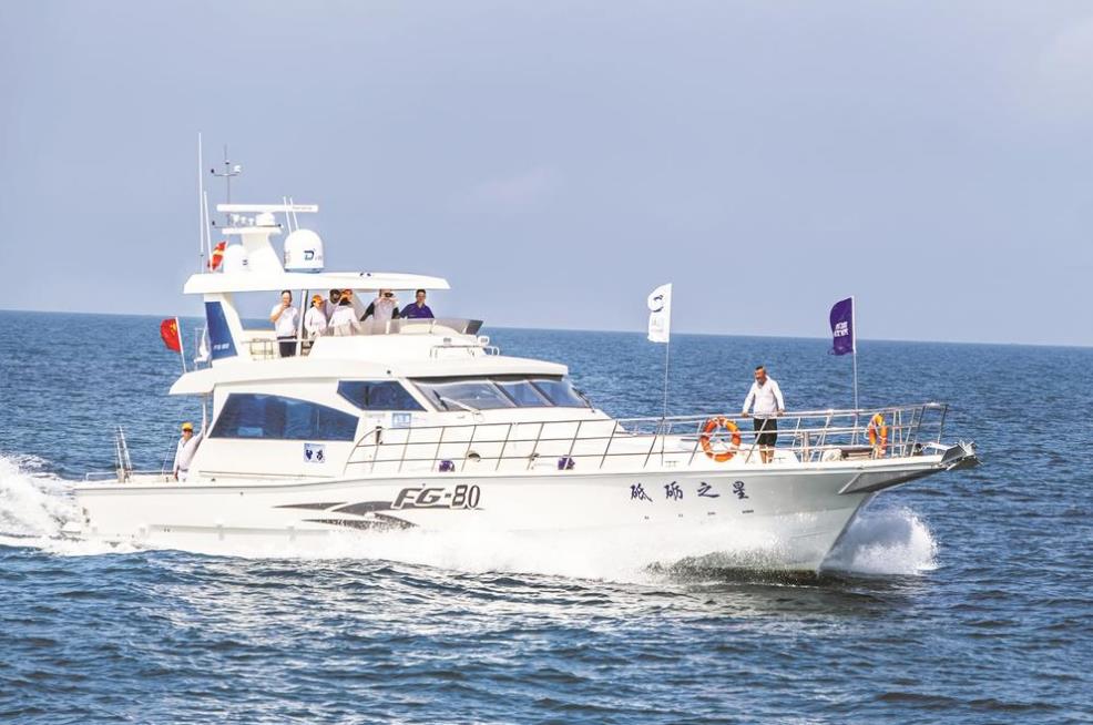 游客乘坐游艇在海上观光游览 青岛昊运船艇制造有限公司 供图&nbsp