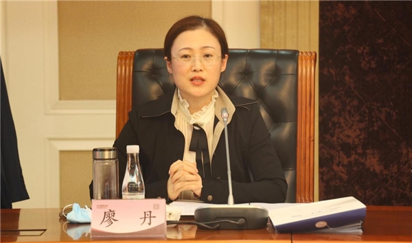 　　海螺环保执行董事兼董事会秘书廖丹