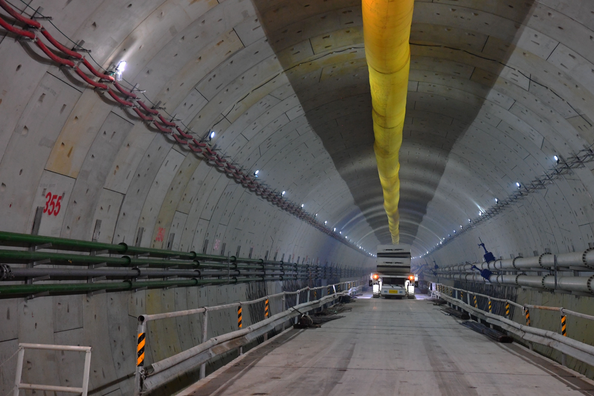 全国最大公铁合建盾构隧道贯通