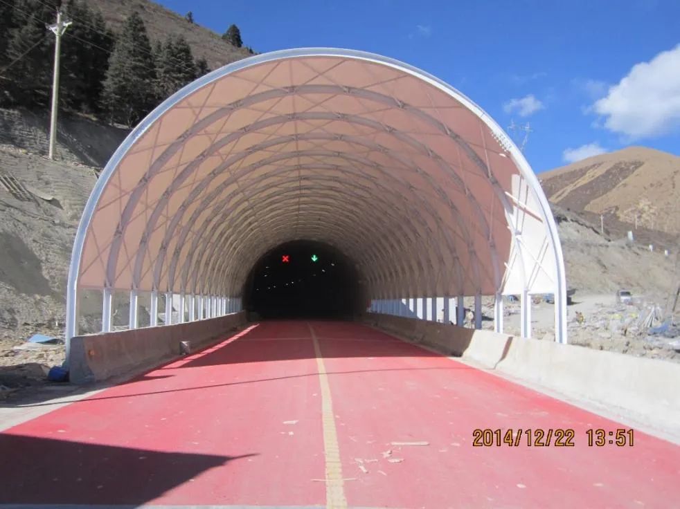 图片说明:柔性膜钢棚洞