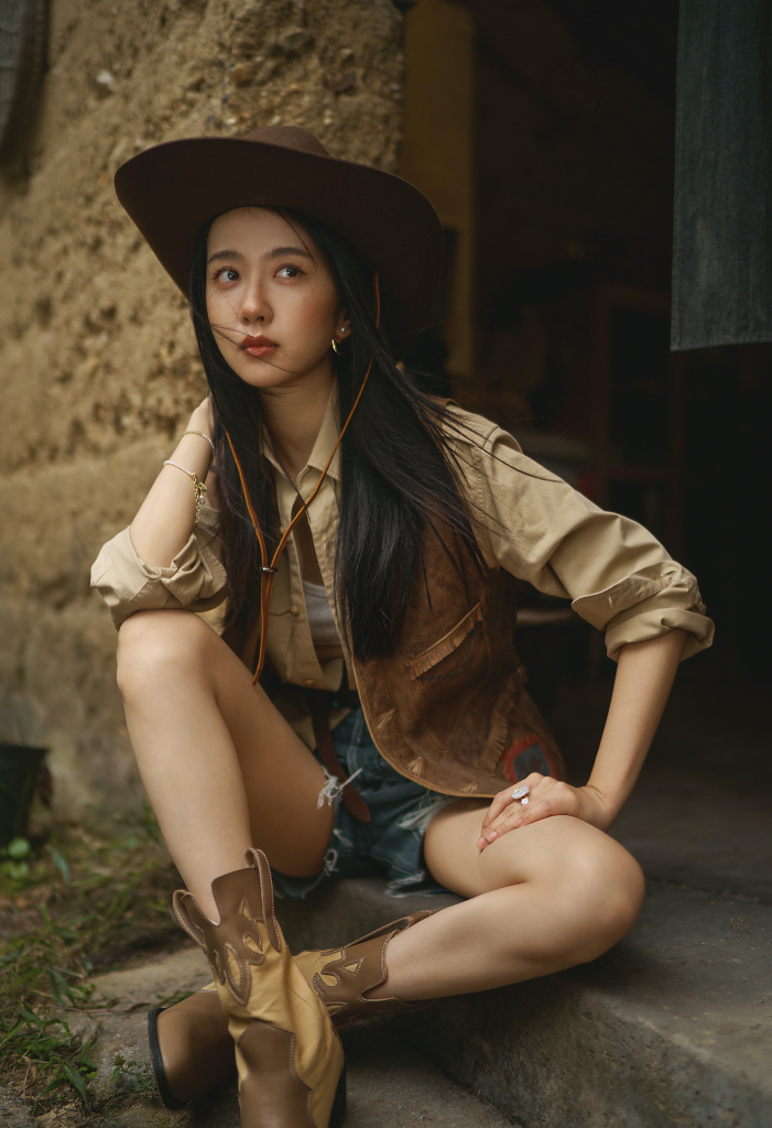 许龄月晒秋日小雀斑妆写真 牛仔女郎造型又野又欲_高清图集_新浪网