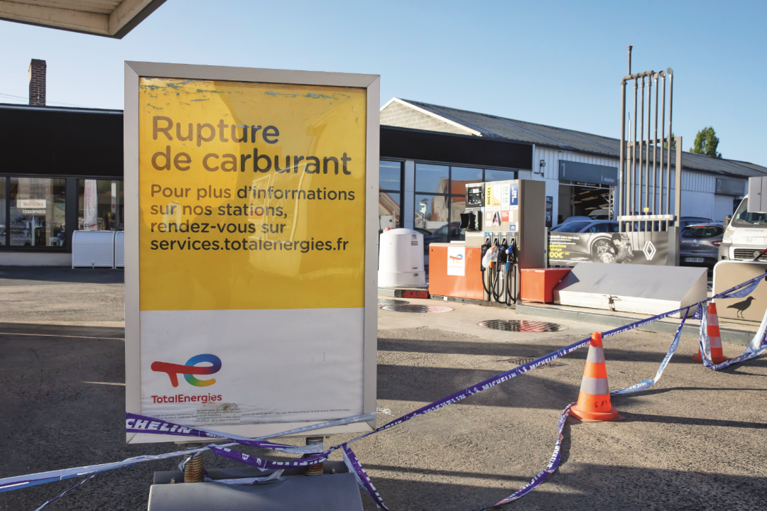 ·今年10月6日，法国北部一处因燃油供应中断而暂时关闭的加油站。