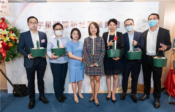 　　(宇星国际核心团队与来宾合影)