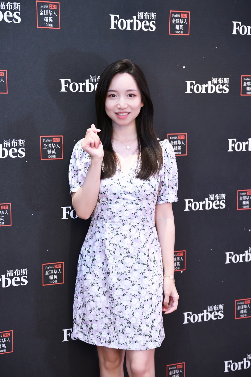 　　(李丽雅荣获“2022福布斯中国·全球华人精英”照片)