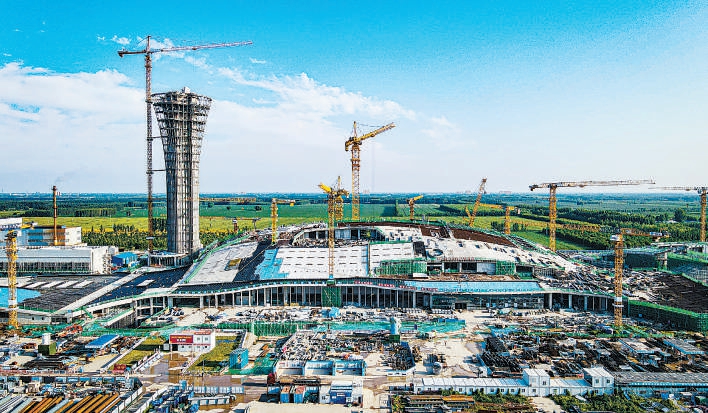 正在建设中的工地现场. 李洋宇摄
