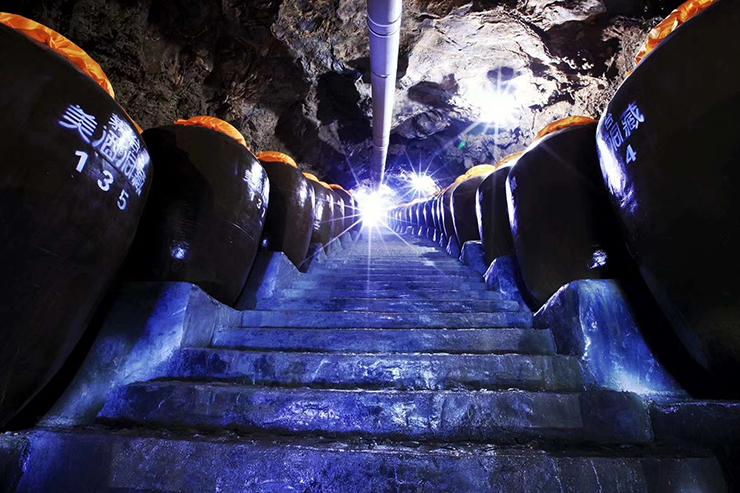 贵州茅台镇一溶洞藏价值数十亿古坛老酒|美酒_新浪新闻