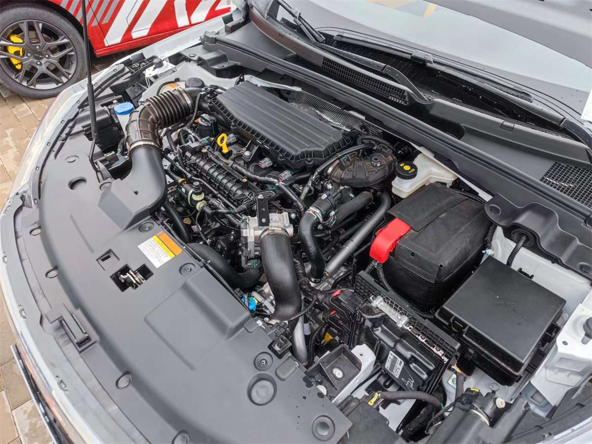 5t直列四缸燃油发动机