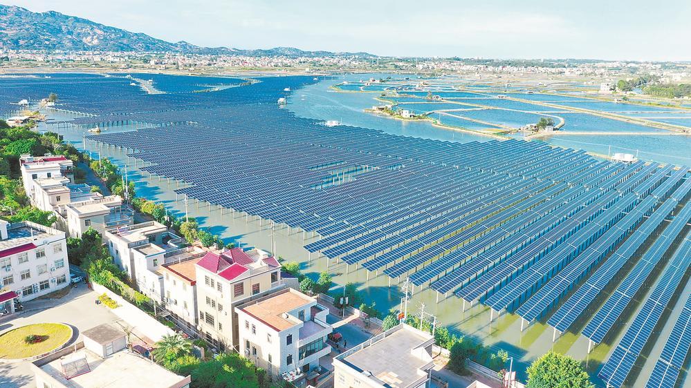 漳浦竹屿盐场海上光伏发电场鸟瞰图 白志强 摄