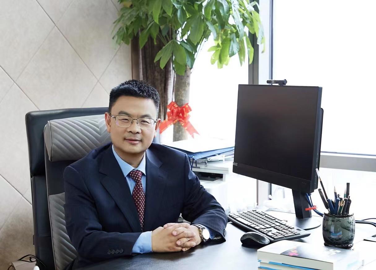 国新证券党委书记,董事长张海文 图/受访者供图