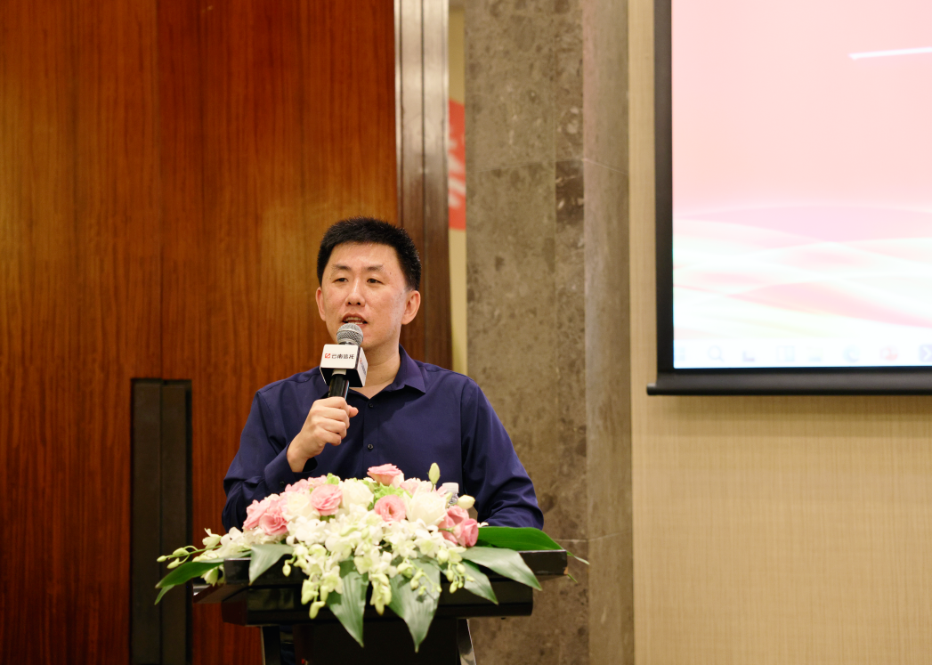 　　中关村科金副总裁 邓江