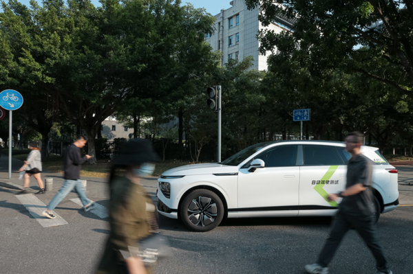 　　获智能网联汽车路测牌照的零改装量产车：小鹏G9