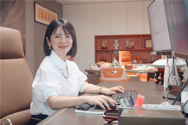 　　厦门海事通供应链有限公司CEO:张先娟