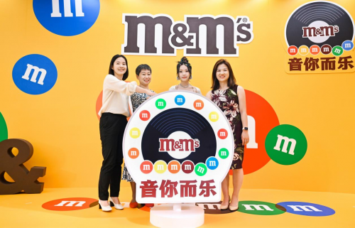 　　秉承“逗趣人人有份”的品牌焕新主张，M&M