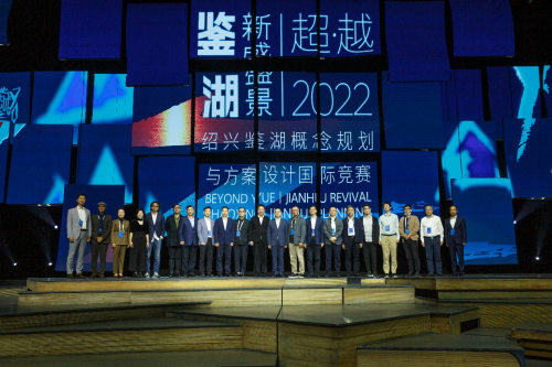 　　【图5-出席颁奖典礼的领导、嘉宾、参赛团队】