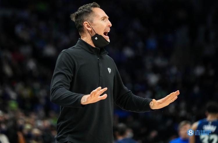 分析纳斯教练战术板中的挡拆设计与三分投射策略