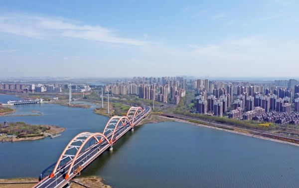 在天津市滨海新区永定新河和蓟运河汇合处拍摄的中新天津生态城一景.