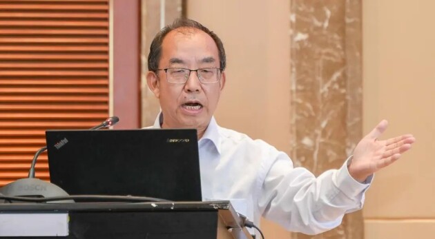 　　中航工业信息中心原首席顾问宁振波做主题演讲