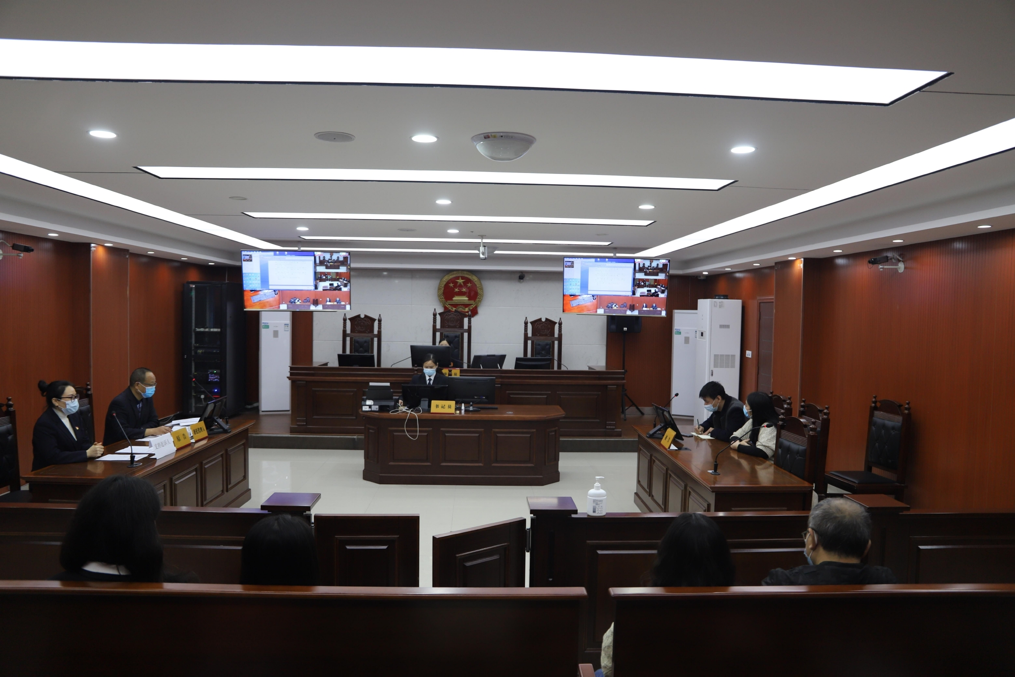 集体诉讼庭审现场.资料图片