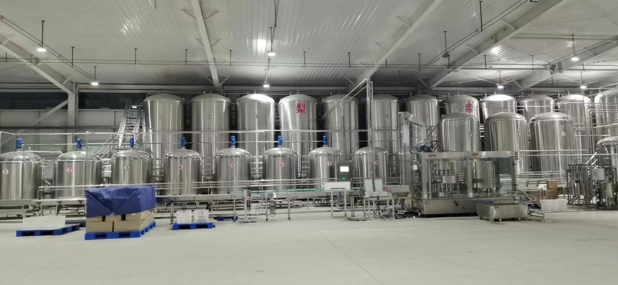 　　图四:梨醋酿造生产线