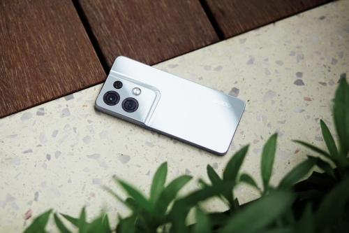 　　(OPPO Reno8 Pro+)