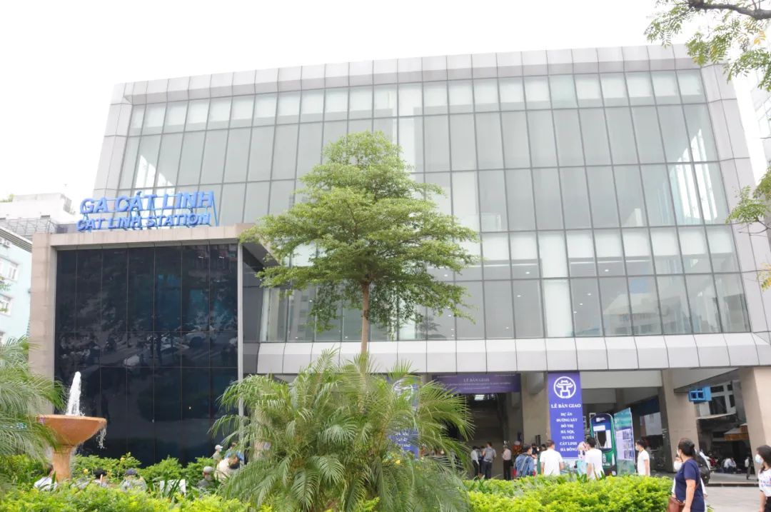  这是在越南首都河内拍摄的吉灵-河东轻轨线上的吉灵站外景。新华社记者陶军摄