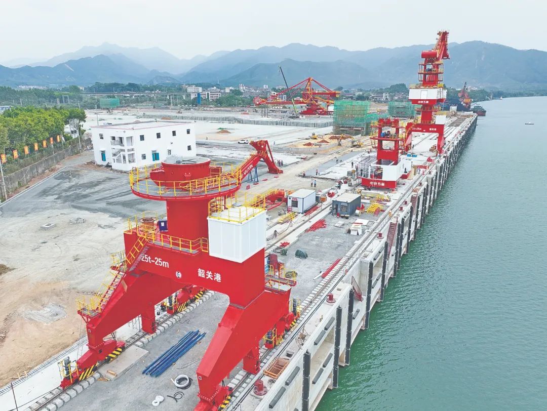 韶关港乌石综合交通枢纽一期工程预计本月底将实现5个泊位投产运营.
