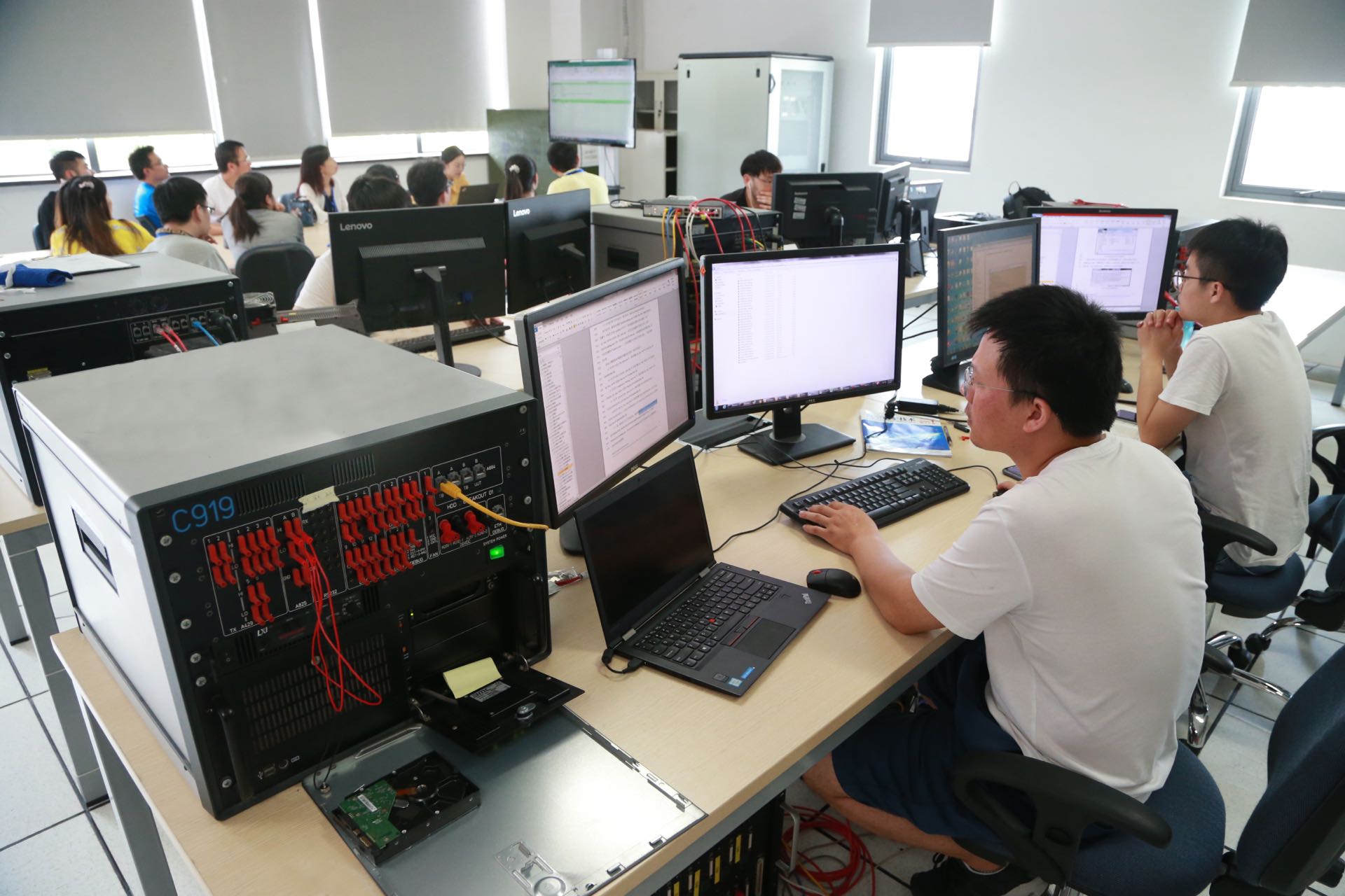新征程奋进者｜共绘C919国产民机蓝图，这个项目团队以舍我其谁的担当肩挑重任_手机新浪网