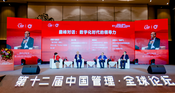 　　图：从左至右分别为丹娜·左哈尔、徐少春、傅胜龙、马旭飞
