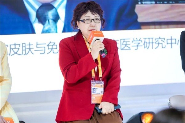 　　(复旦大学附属儿科医院党委书记徐虹教授发言)