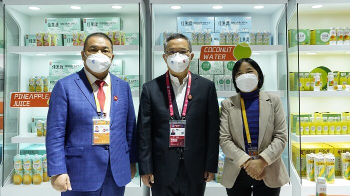　　市领导莅临佳果源展台
