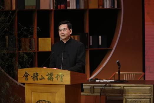 　　图为绍兴市委书记盛阅春致辞