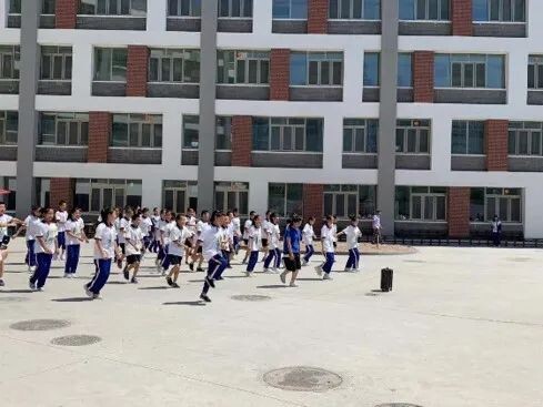 　　现在已经是宽敞明亮的教学楼