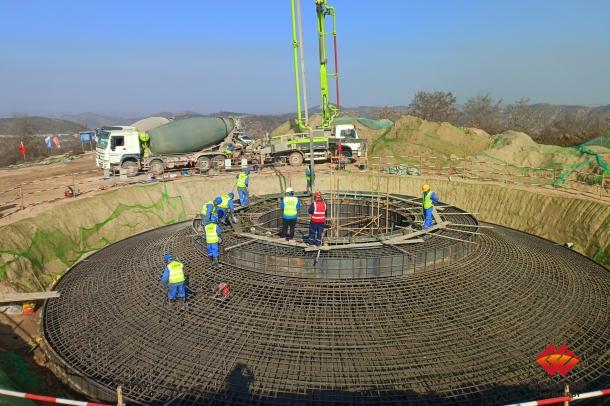 图为项目施工现场