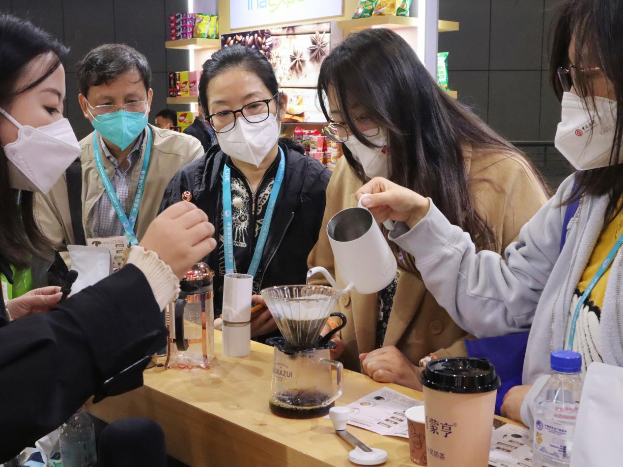 李晓阳先生,中国咖啡行业代表张建基及张晔先生,北京咖啡协会李秘书长