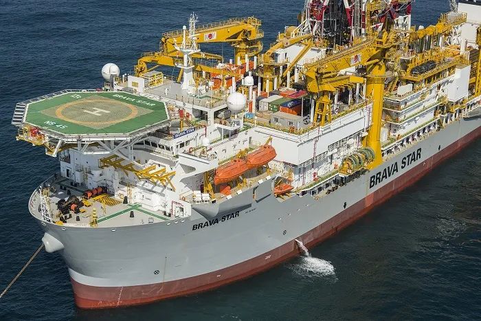 图:承担中国石油巴西阿拉姆项目钻井作业的brava star号钻井船.