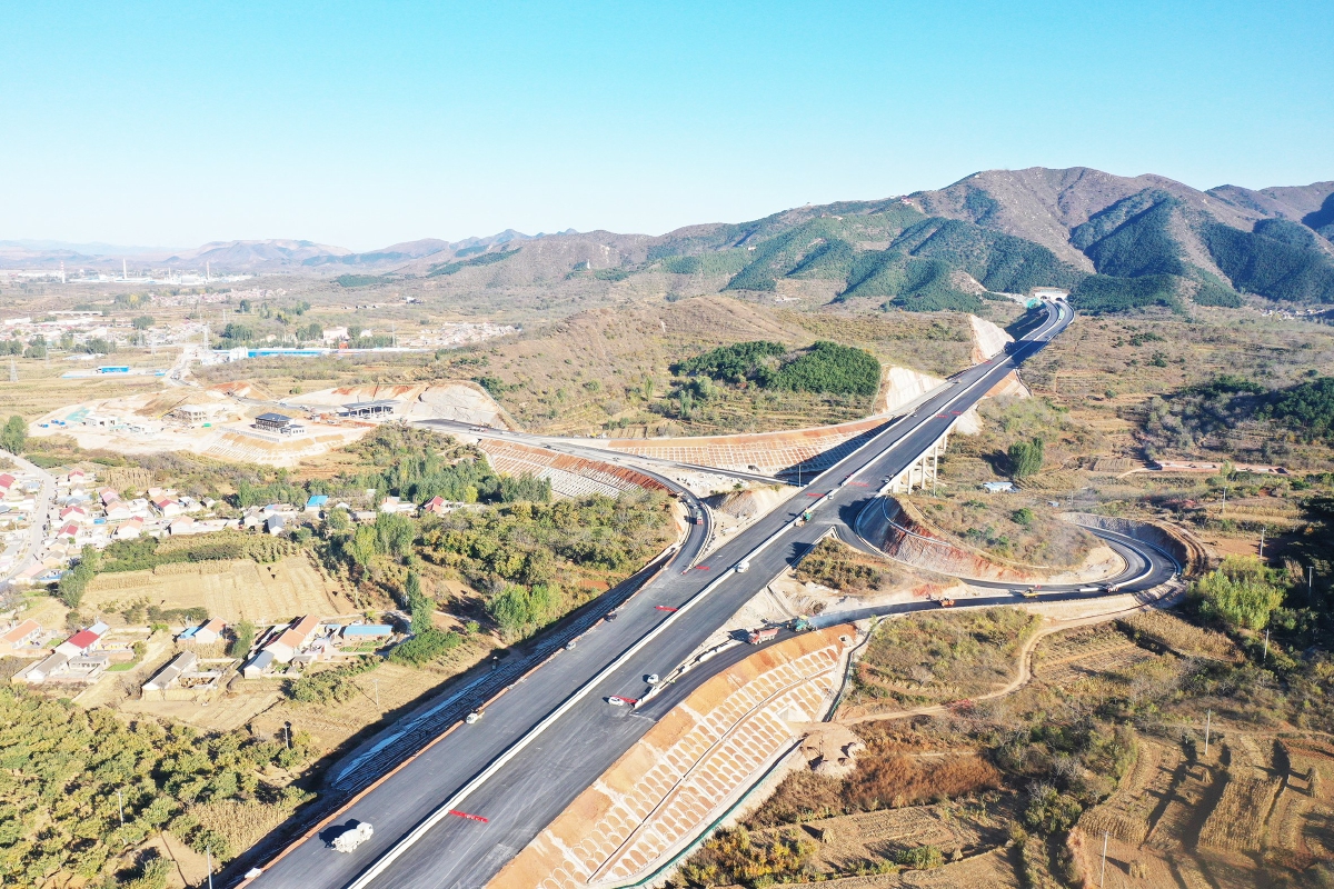 超级工程G7京新高速巴彦淖尔段已建成通车，连央视都直播了
