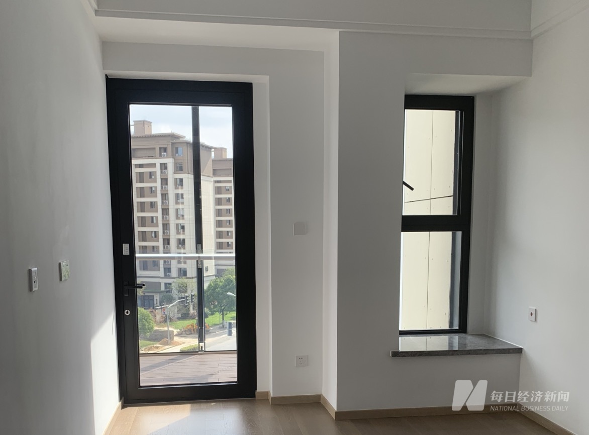 與陽臺門並行的飄窗 每經記者 包晶晶 攝