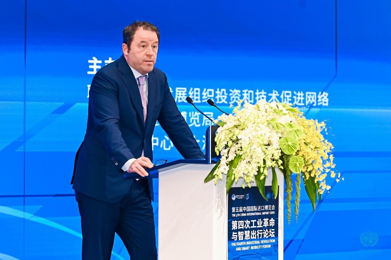 　　高通公司首席商务官吉姆·凯西(Jim Cathey)在第五届中国国际进口博览会“第四次工业革命与智慧出行论坛”上发表演讲