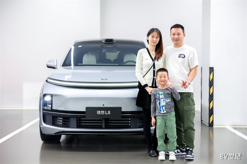 家庭智能豪华六座SUV理想L8开启交付