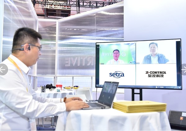 　　浙江中控研究院有限公司韦宏敏先生与西特精密测量耿守林先生进行云签约