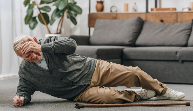 怎么看护瘫痪老人萤石网络推出“老人看护”服务 科技让居家养老更安心_https://www.jmylbn.com_新闻资讯_第1张