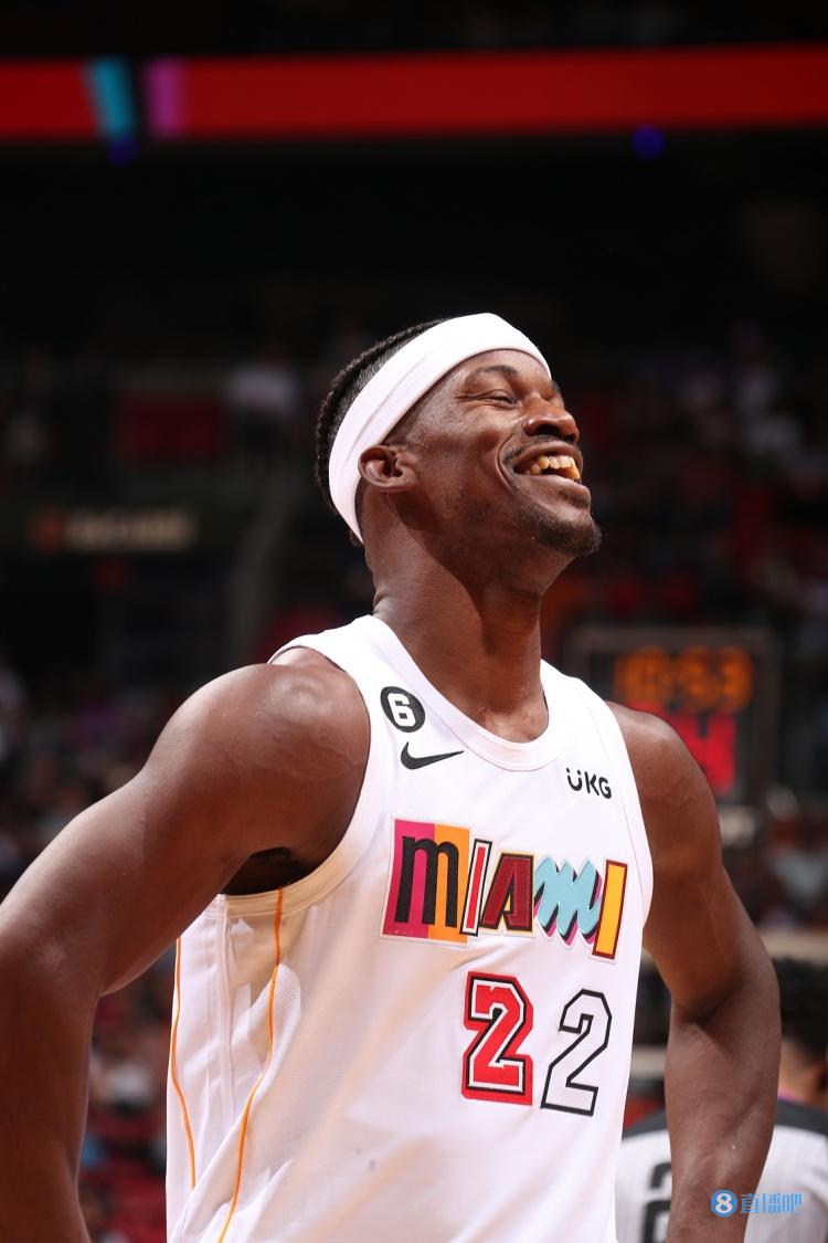 巴特勒关键球稳准狠带队逆转彰显领袖本色