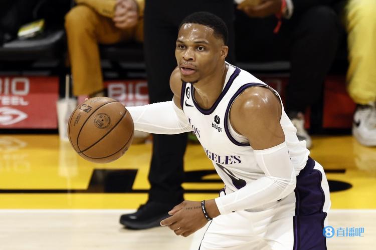 浓眉加盟篮网后首次亮相表现抢眼内外开花带队逆转取胜