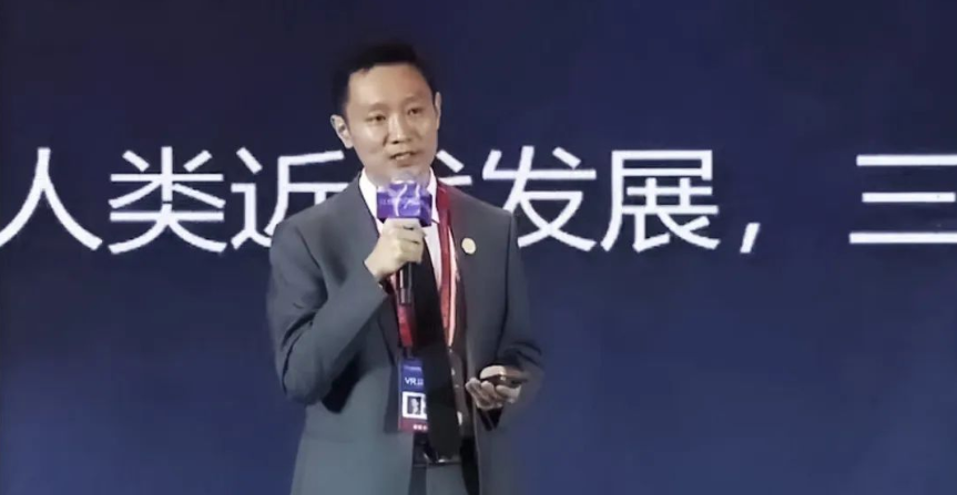 　　利亚德集团CMO刘耀东在高峰论坛发表主题演讲