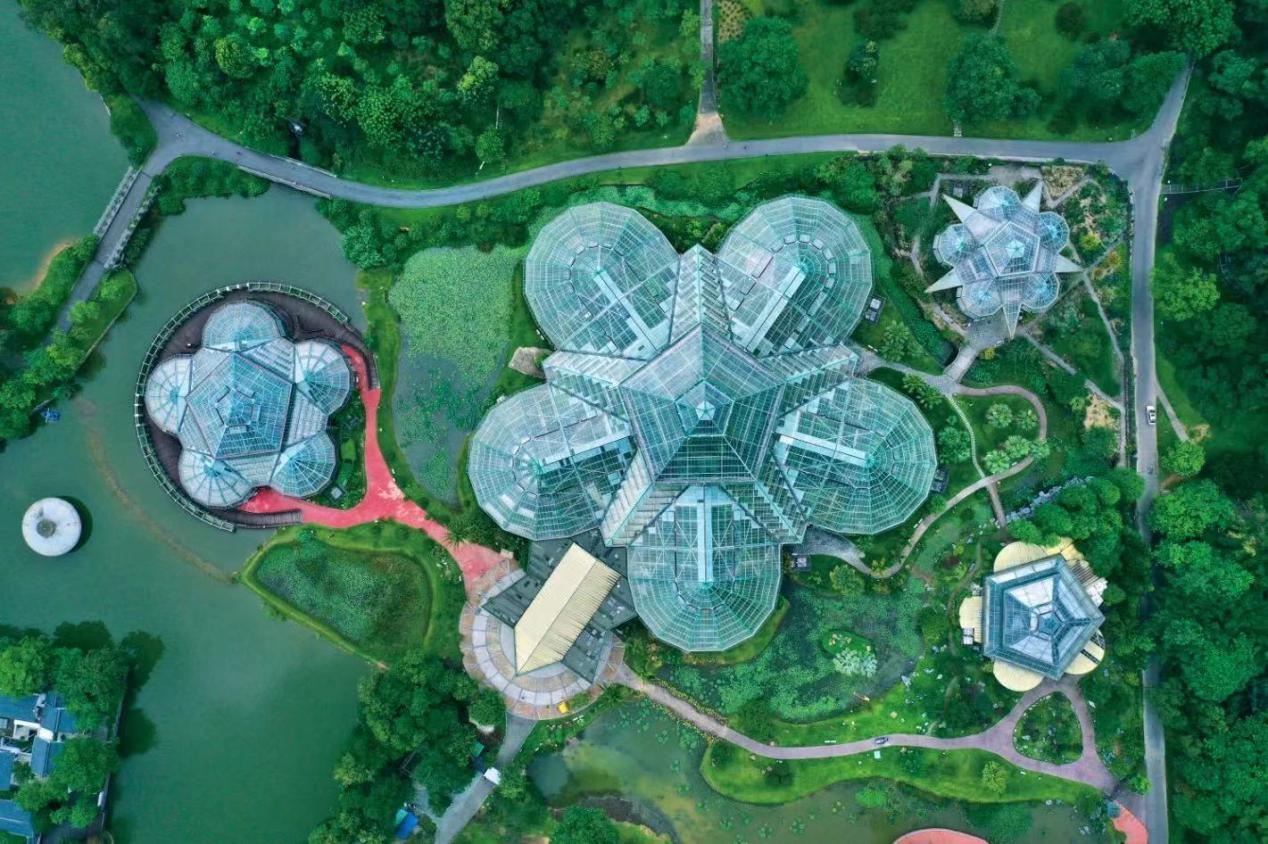 　　华南国家植物园世界植物温室群景区