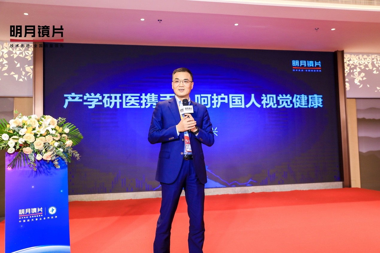 　　图|明月镜片集团总裁谢公兴