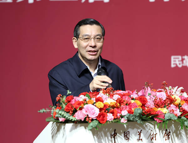 　　民革中央副主席兼秘书长李惠东主持开幕式