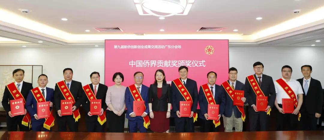 获奖者合影（右3：李阳博士）