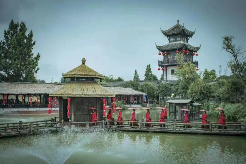 　　图为“中国酒村·国际乡村旅博小镇”